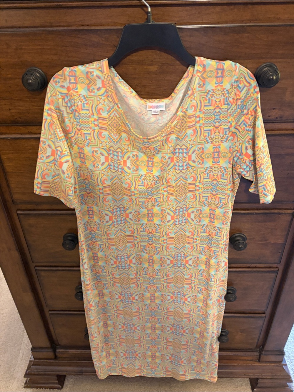 LuLaRoe Short Sleeve Top in Pastel Yellow Multi Geometric